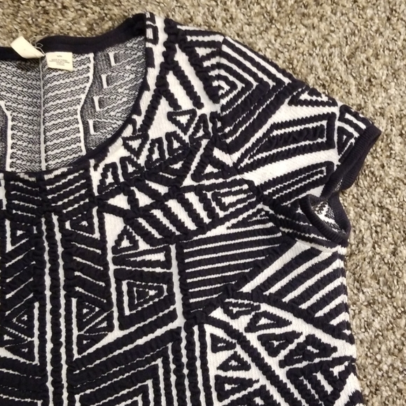 Structured cap sleeve top - Picture 3 of 4